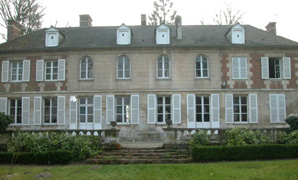 Front view of château
